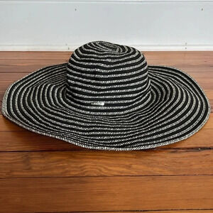 Calvin Klein Classic Glamorous Black and White Oversized Vacation Sun Hat - OS
